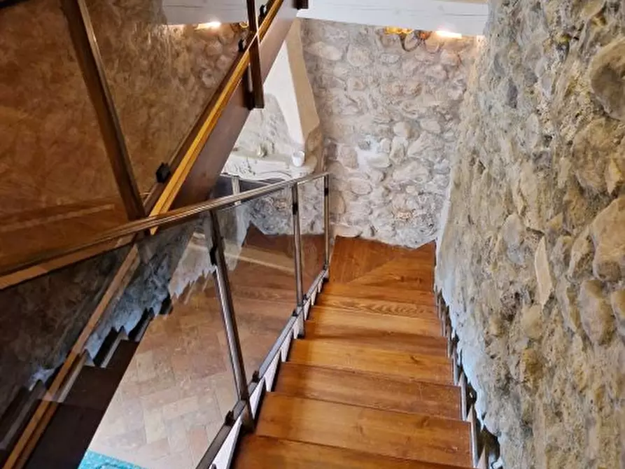 Immagine 5 di Villa in vendita  a Sale Marasino