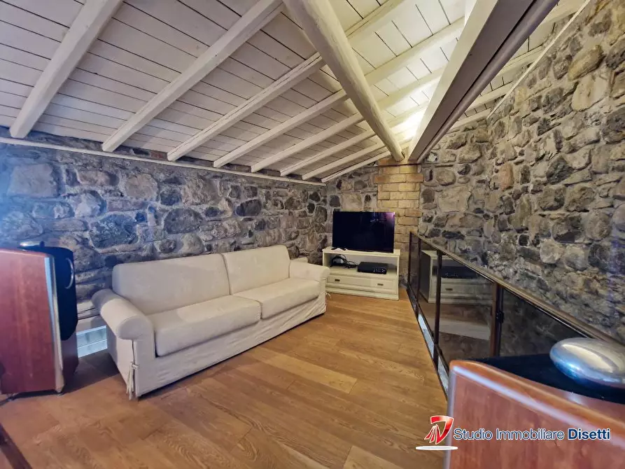 Immagine 6 di Villa in vendita  a Sale Marasino