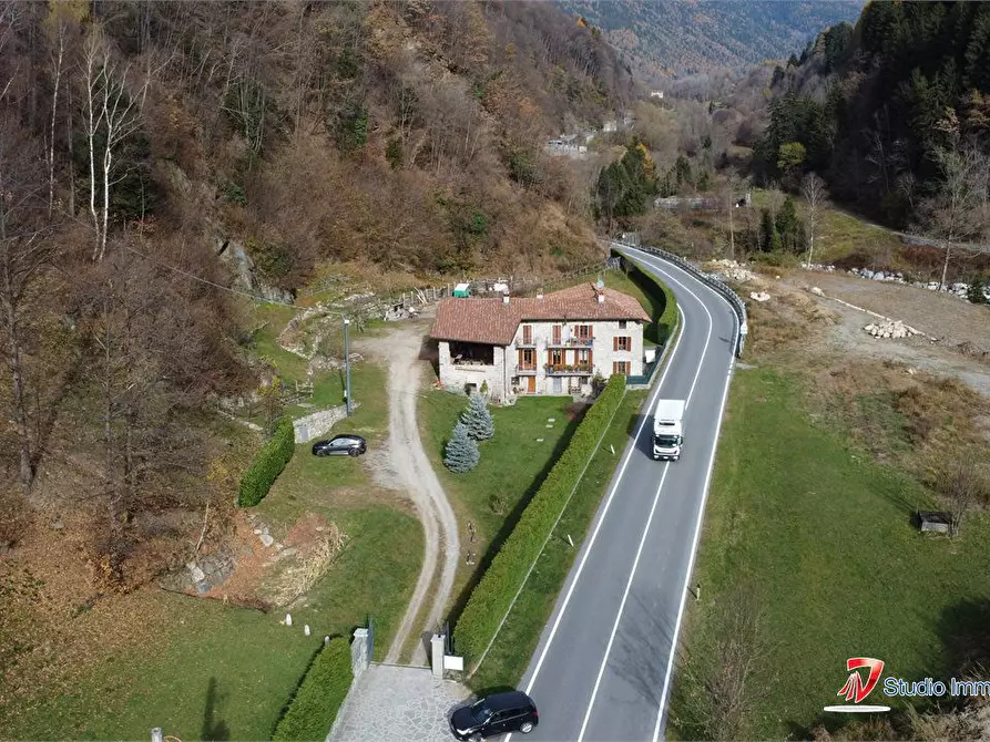 Immagine 3 di Villa in vendita  49 a Edolo