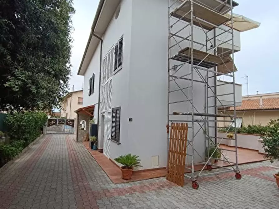 Immagine 2 di Villa in vendita  a Rosignano Marittimo