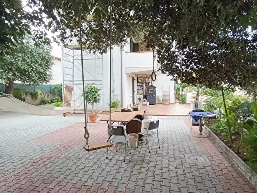 Immagine 4 di Villa in vendita  a Rosignano Marittimo