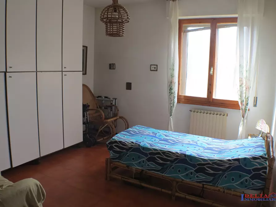 Immagine 9 di Villa in vendita  a Livorno