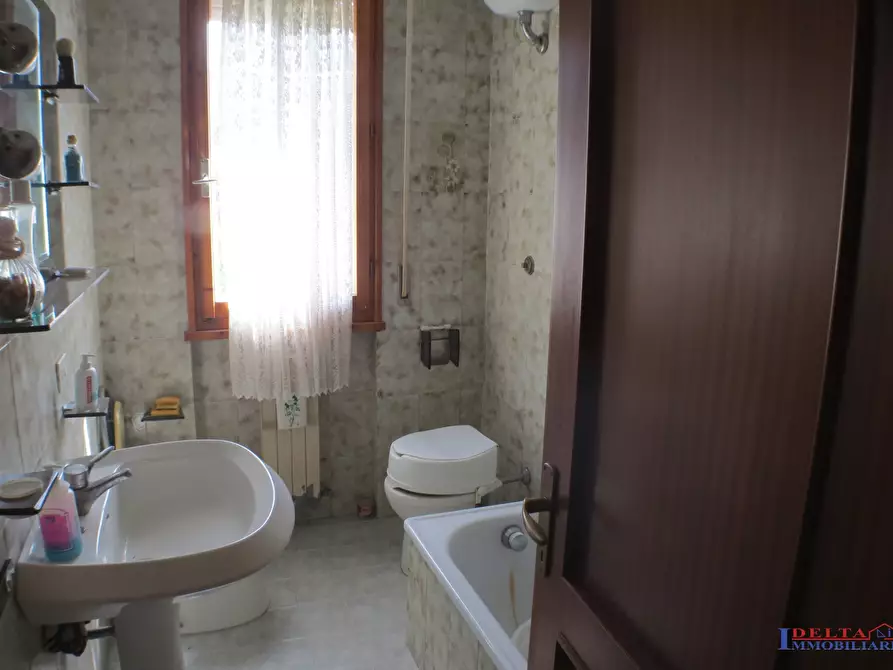 Immagine 10 di Villa in vendita  a Livorno