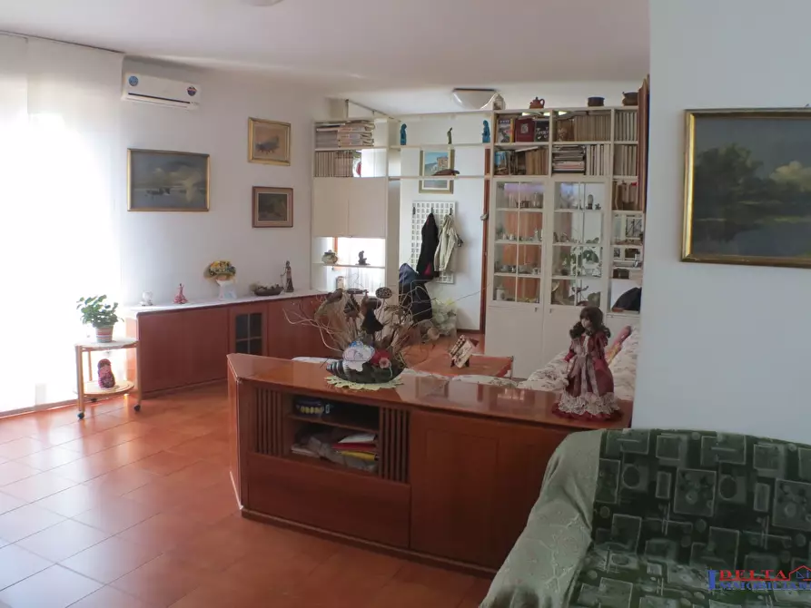 Immagine 3 di Villa in vendita  a Livorno