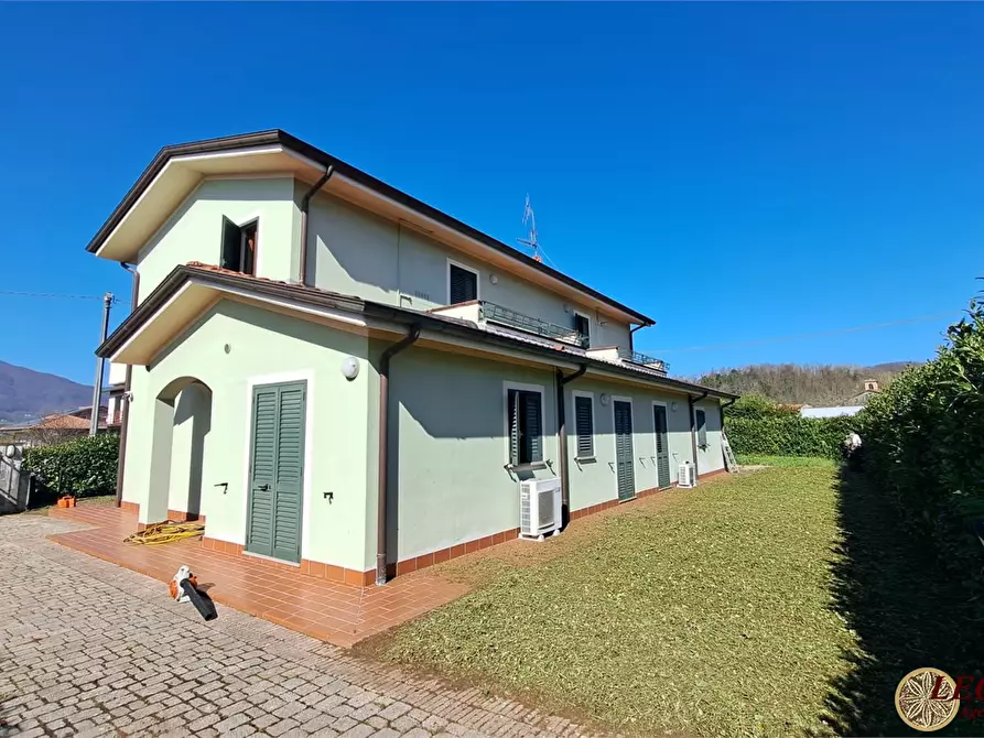 Immagine 2 di Villa in vendita  19 a Villafranca In Lunigiana