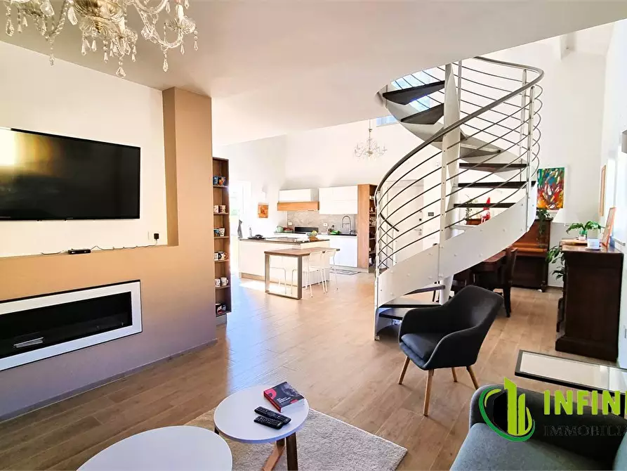 Immagine 9 di Villa in vendita  4 a Matera