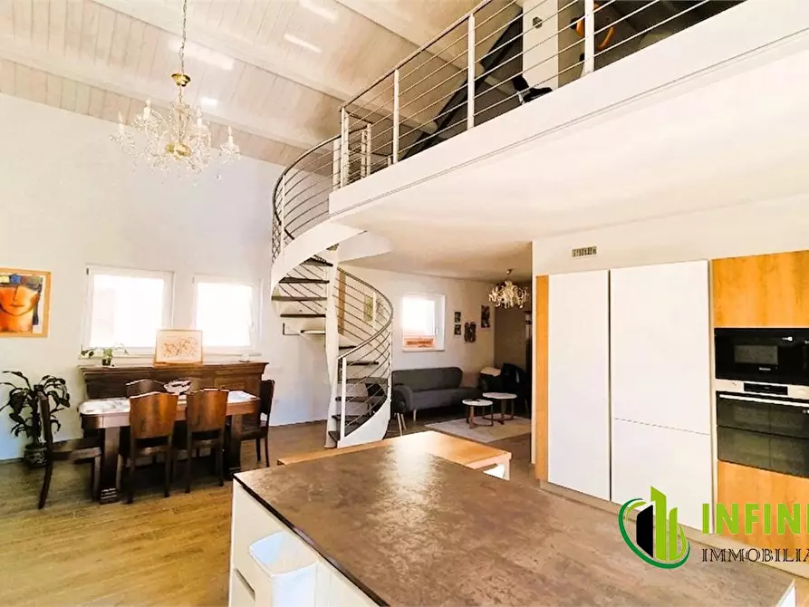 Immagine 4 di Villa in vendita  4 a Matera