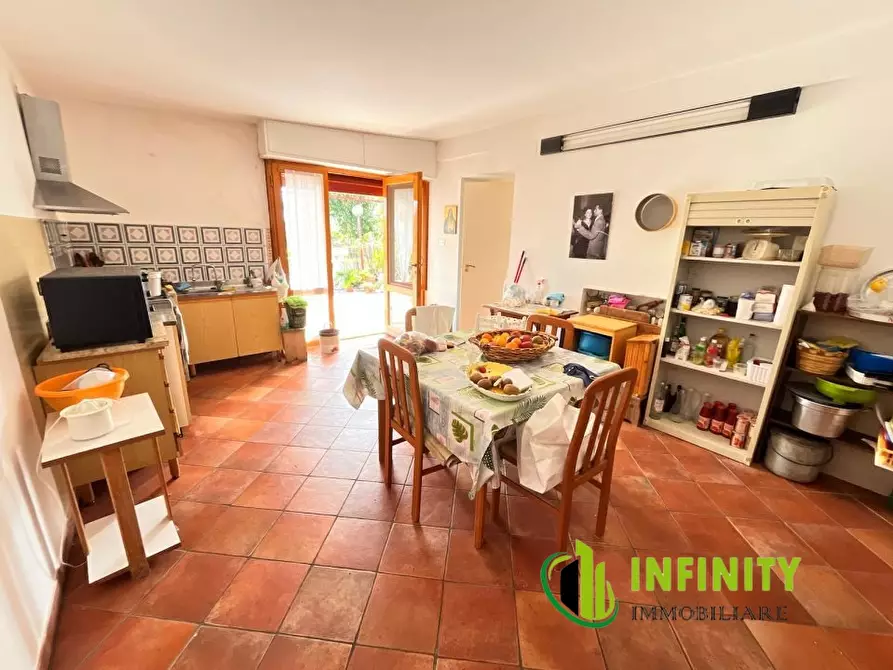 Immagine 6 di Villa in vendita  1 a Matera