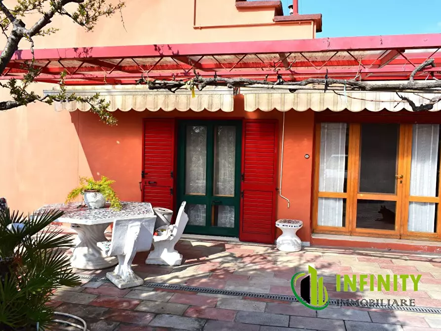 Immagine 4 di Villa in vendita  1 a Matera