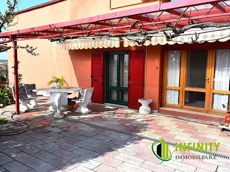 Immagine 3 di Villa in vendita  1 a Matera