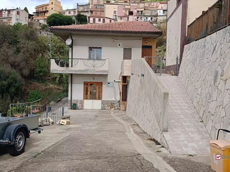 Immagine 1 di Villa in vendita  a Ali' Terme