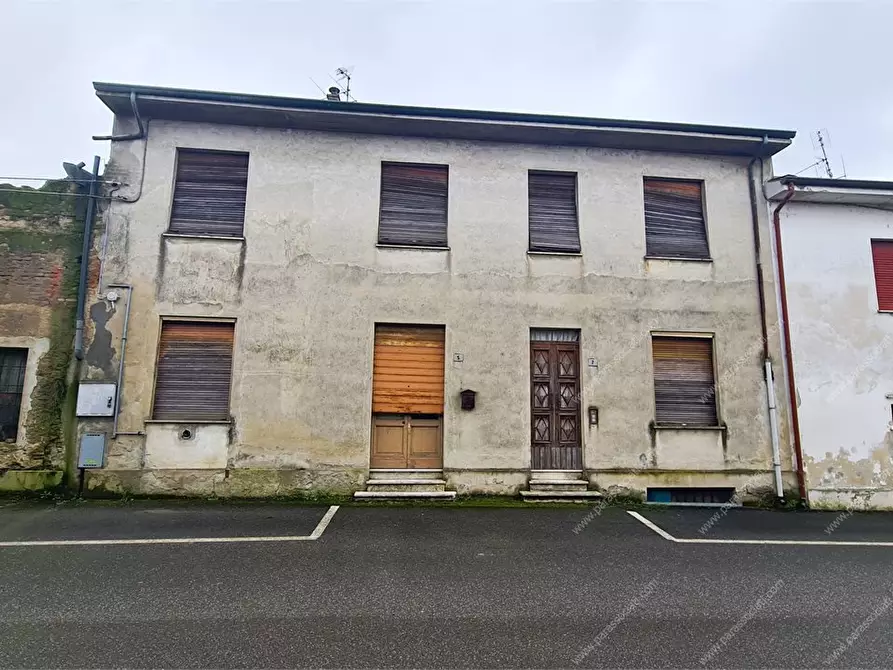 Immagine 4 di Villa in vendita  7 a Gambarana