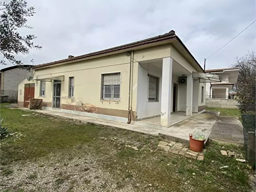 Immagine 2 di Villa in vendita  a Cepagatti