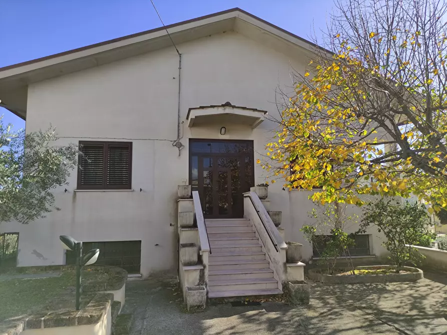 Immagine 6 di Villa in vendita  a Rosciano