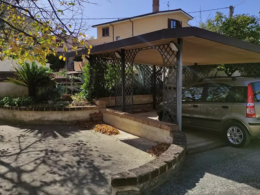 Immagine 8 di Villa in vendita  a Rosciano