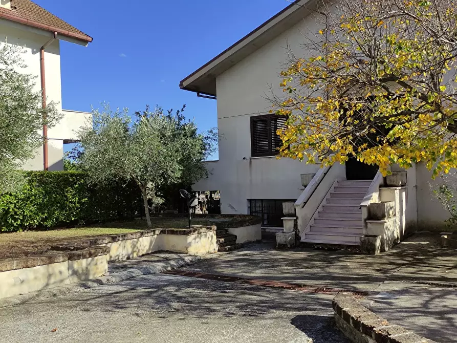 Immagine 5 di Villa in vendita  a Rosciano