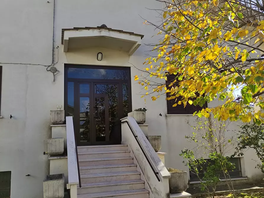 Immagine 7 di Villa in vendita  a Rosciano