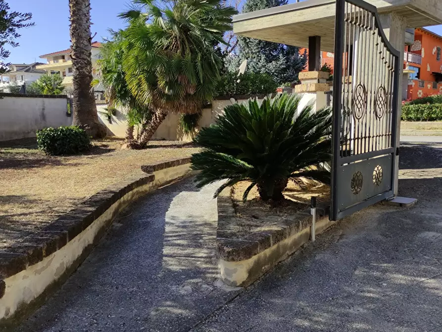 Immagine 10 di Villa in vendita  a Rosciano