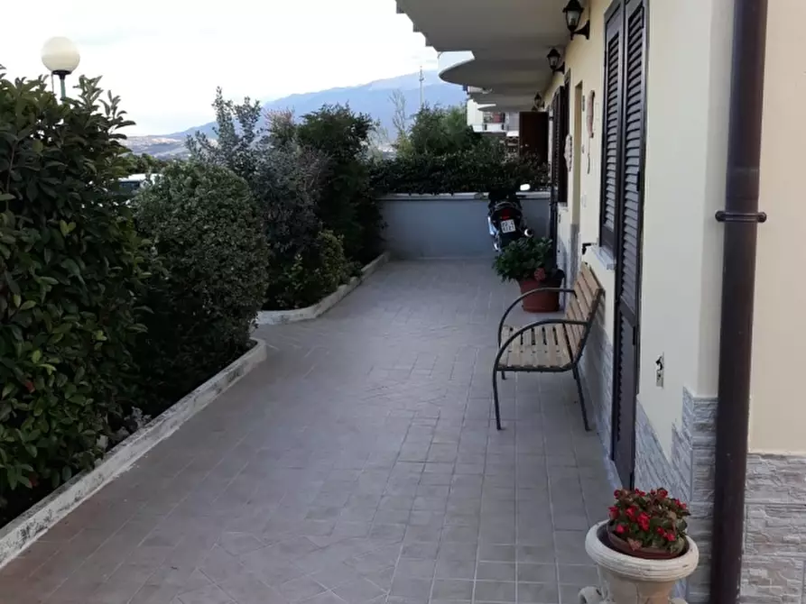 Immagine 3 di Villa in vendita  a Rosciano