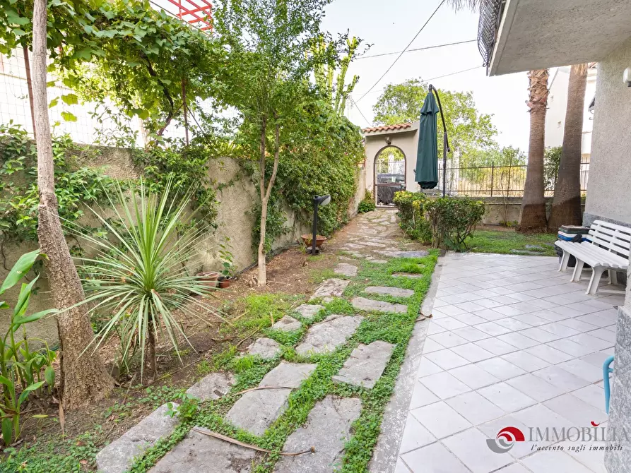 Immagine 3 di Villa in vendita  a Melito Di Porto Salvo