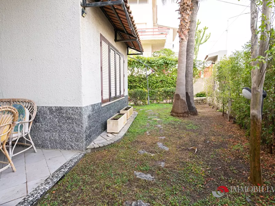 Immagine 2 di Villa in vendita  a Melito Di Porto Salvo