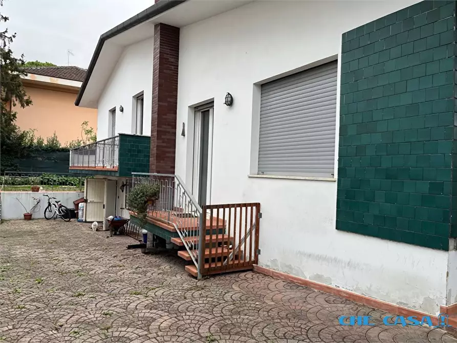 Immagine 2 di Villa in vendita  4 a Riccione