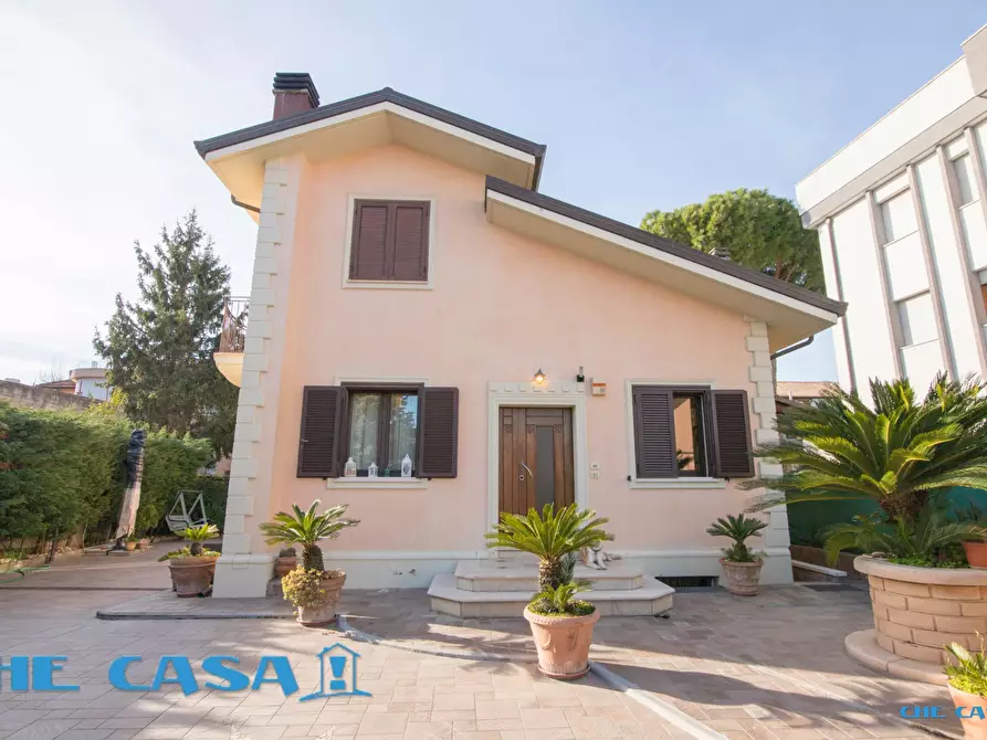 Immagine 2 di Villa in vendita  10 a Riccione