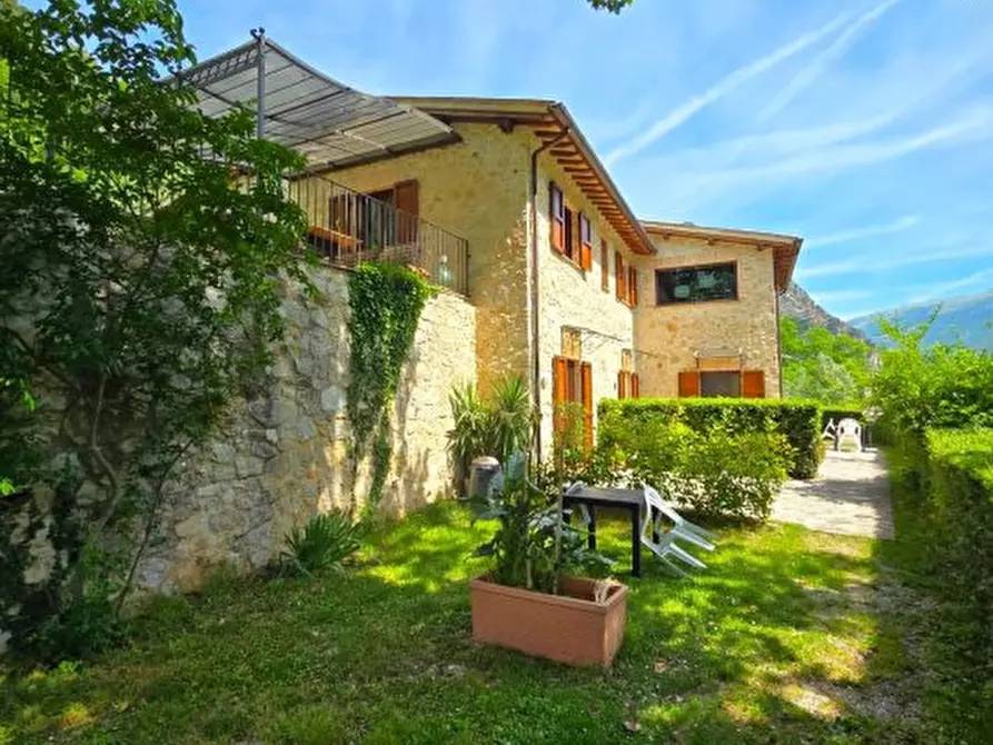 Immagine 4 di Villa in vendita  a Ferentillo