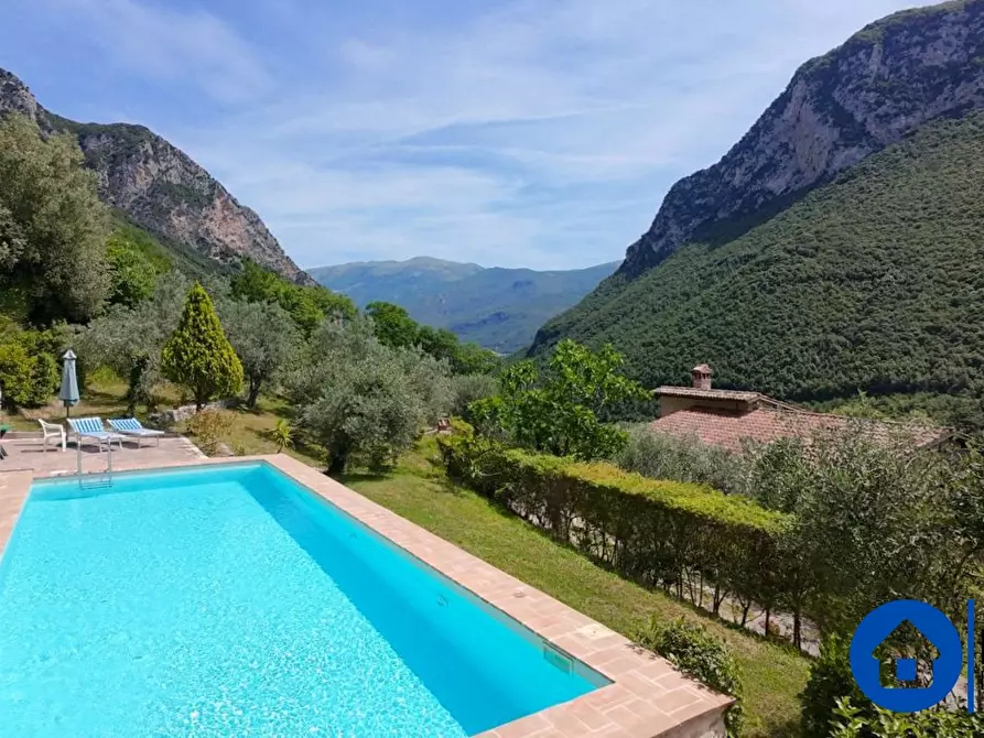 Immagine 1 di Villa in vendita  a Ferentillo