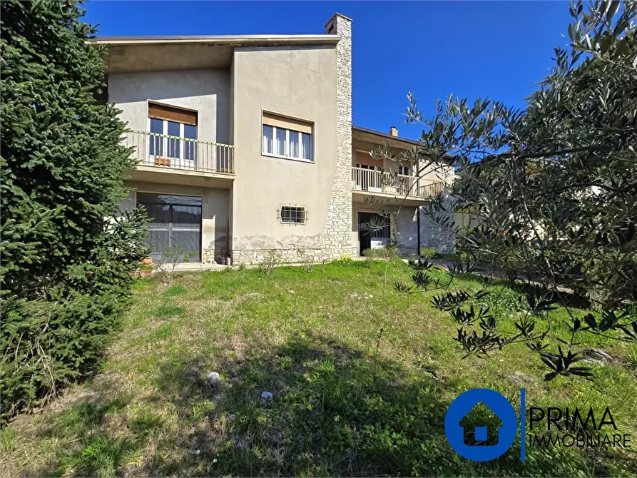 Immagine 2 di Villa in vendita  a Terni