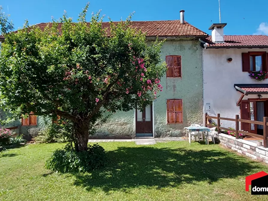 Immagine 2 di Villa in vendita  a Tonezza Del Cimone