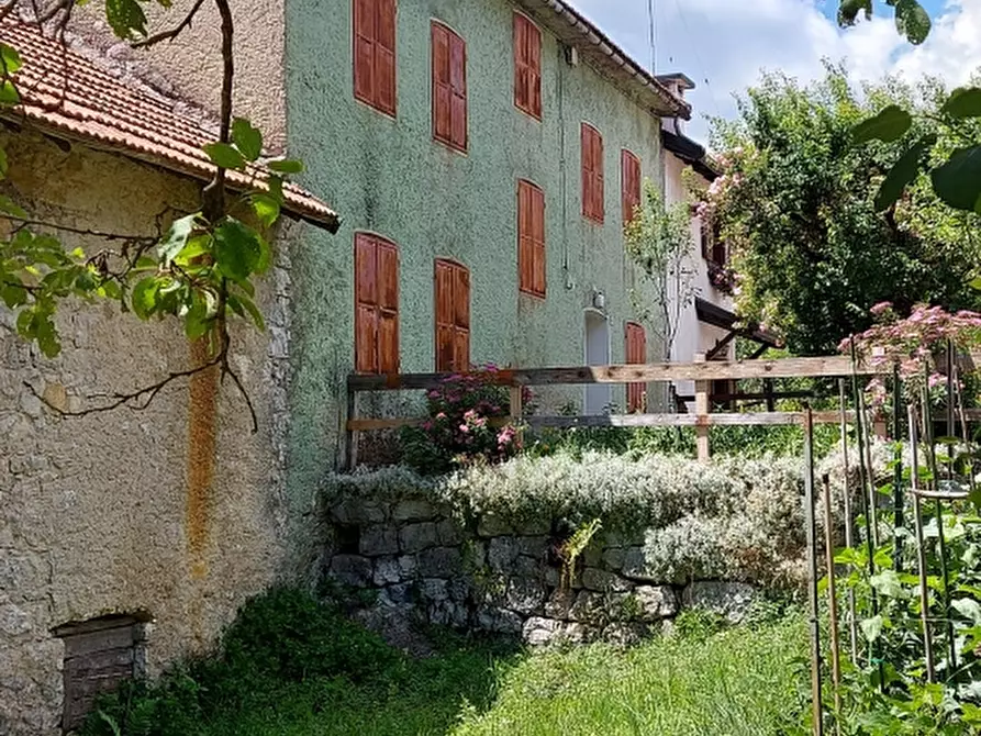 Immagine 3 di Villa in vendita  a Tonezza Del Cimone