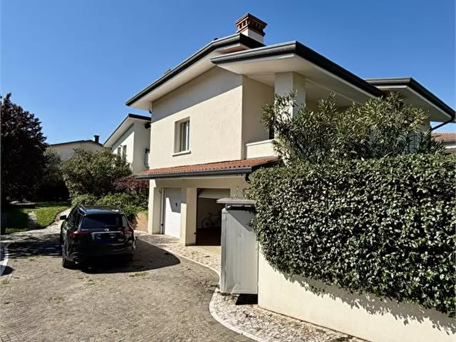 Immagine 1 di Villa in vendita  a Thiene
