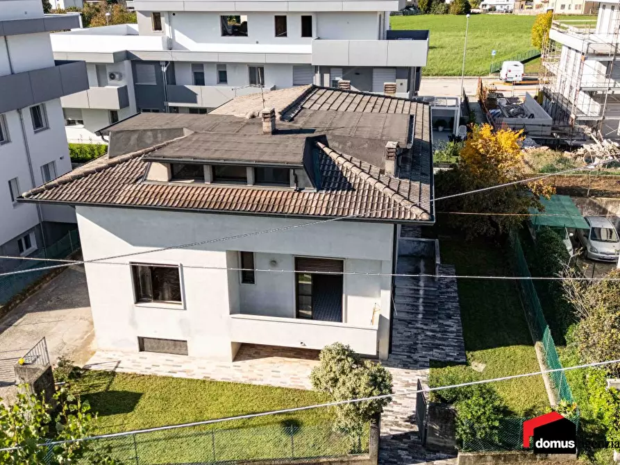 Immagine 1 di Villa in vendita  a Thiene