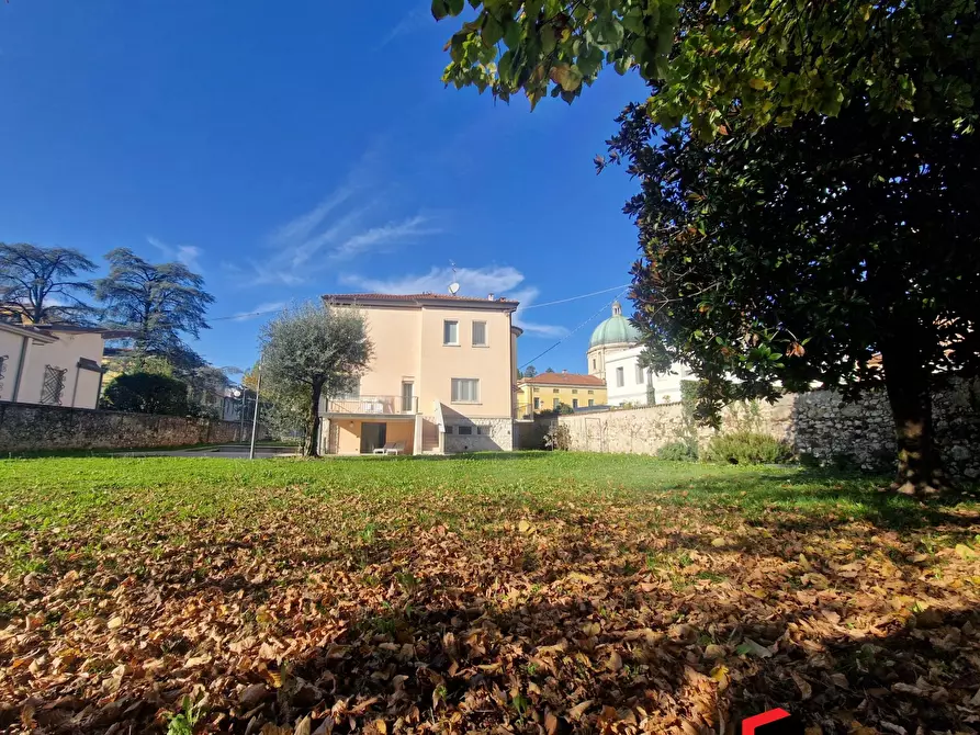 Immagine 1 di Villa in vendita  a Thiene