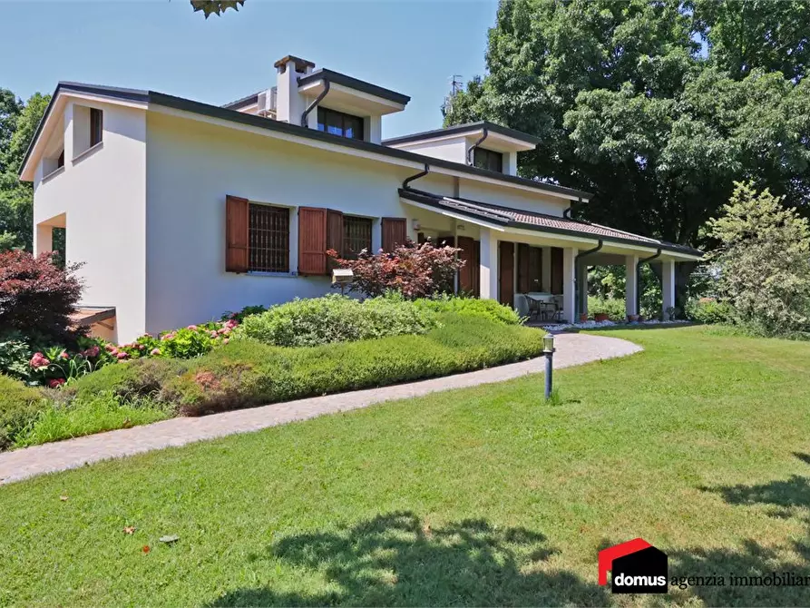 Immagine 1 di Villa in vendita  a Thiene