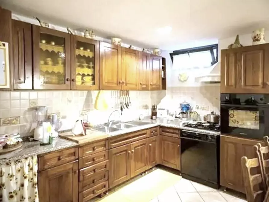 Immagine 5 di Villa in vendita  a Massarosa