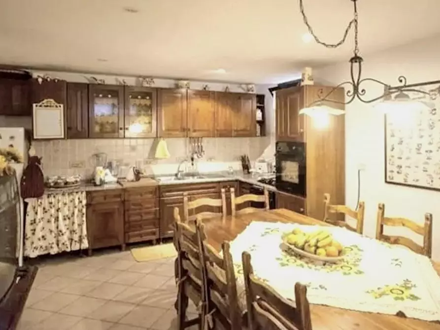 Immagine 4 di Villa in vendita  a Massarosa