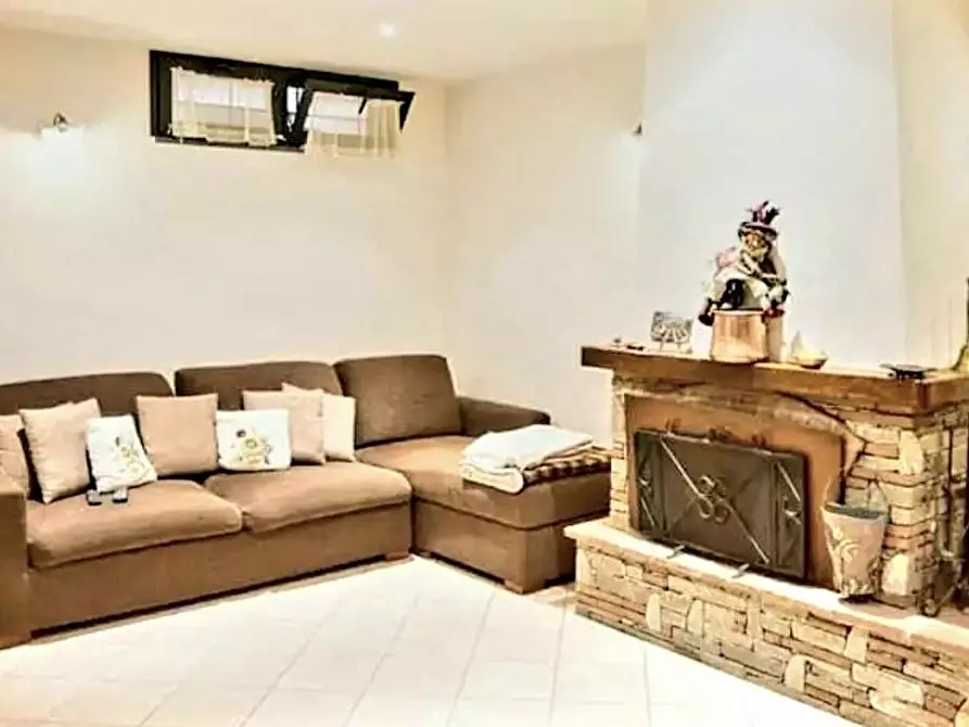 Immagine 6 di Villa in vendita  a Massarosa