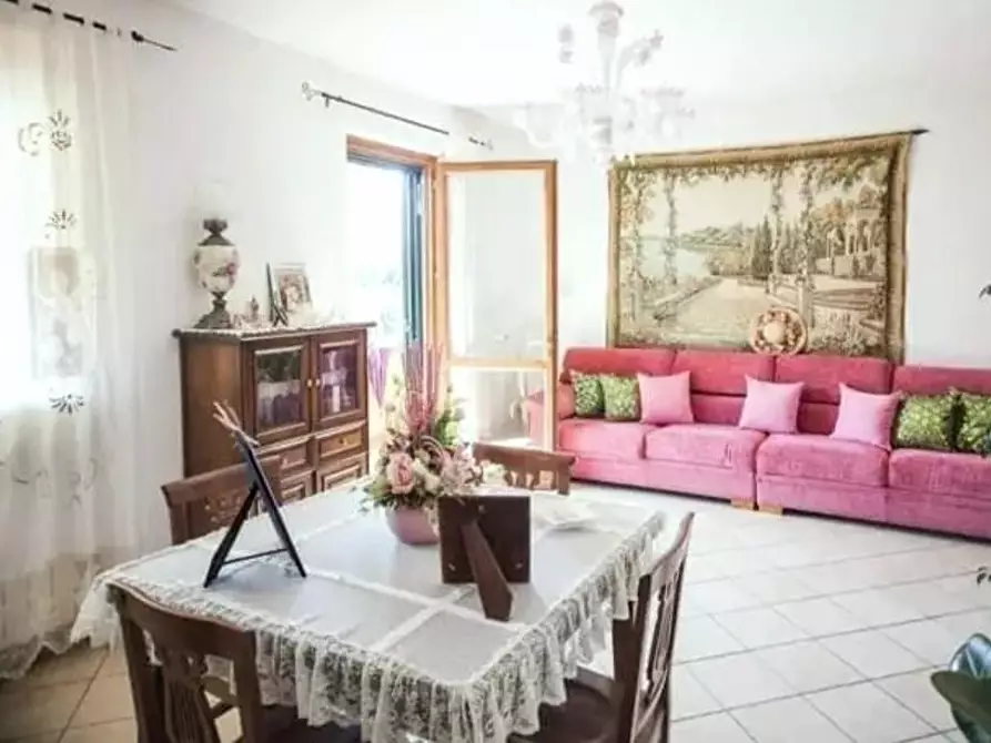 Immagine 2 di Villa in vendita  a Massarosa