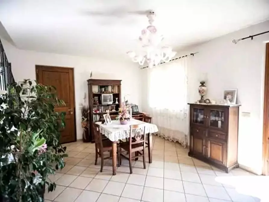 Immagine 3 di Villa in vendita  a Massarosa