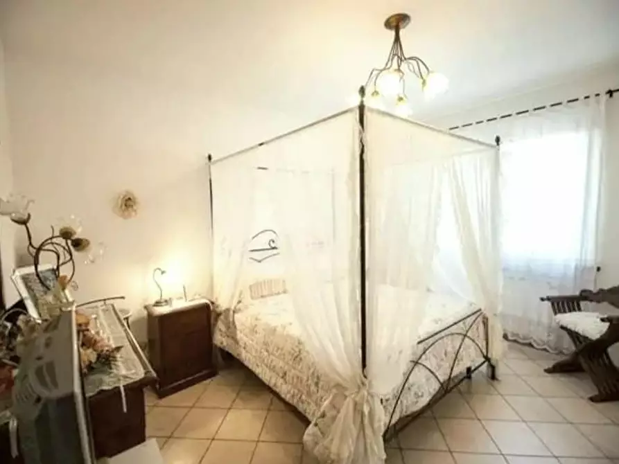 Immagine 8 di Villa in vendita  a Massarosa