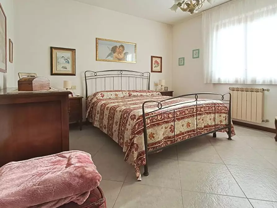 Immagine 6 di Villa in vendita  a Massarosa