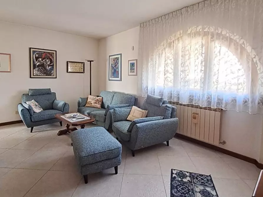 Immagine 1 di Villa in vendita  a Massarosa