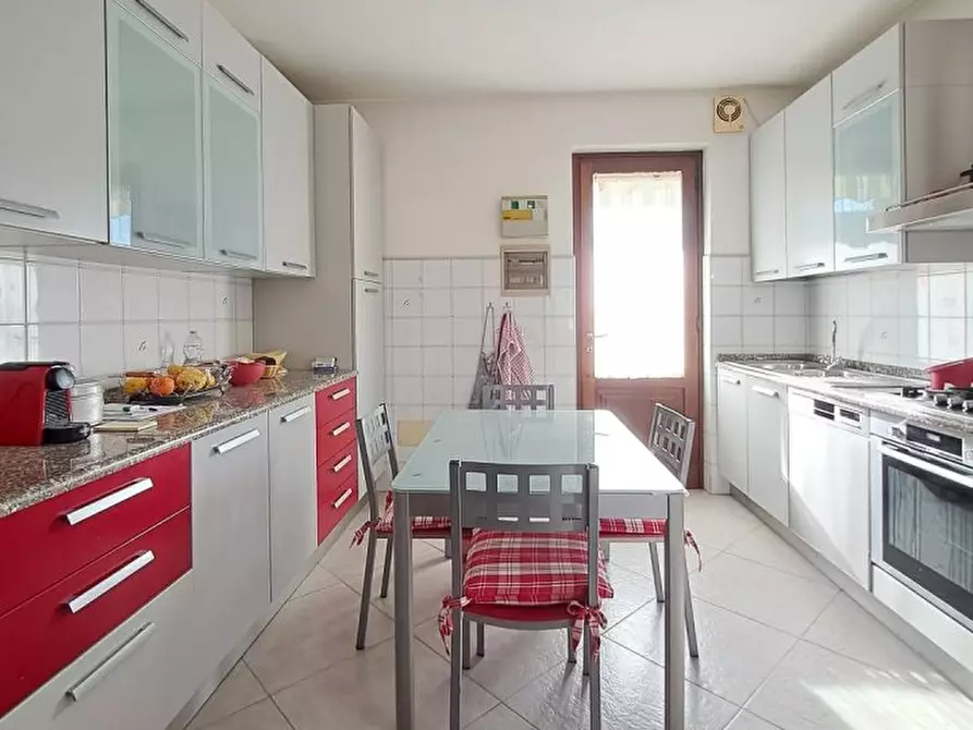 Immagine 5 di Villa in vendita  a Massarosa