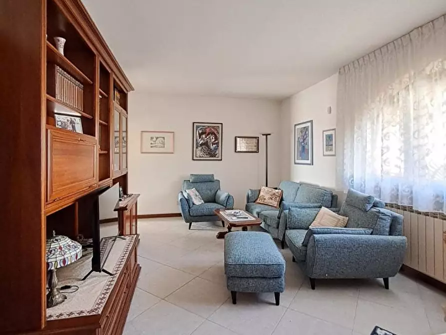 Immagine 3 di Villa in vendita  a Massarosa