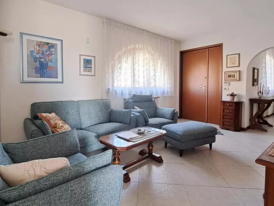 Immagine 2 di Villa in vendita  a Massarosa