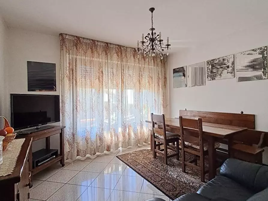 Immagine 4 di Villa in vendita  a Massarosa