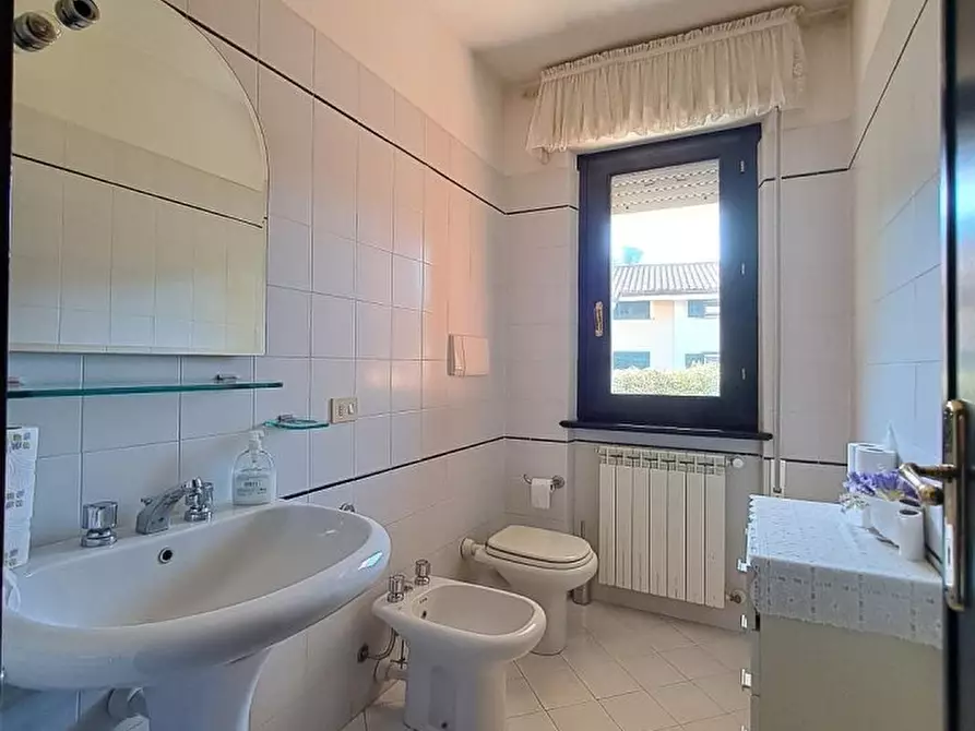 Immagine 10 di Villa in vendita  a Massarosa