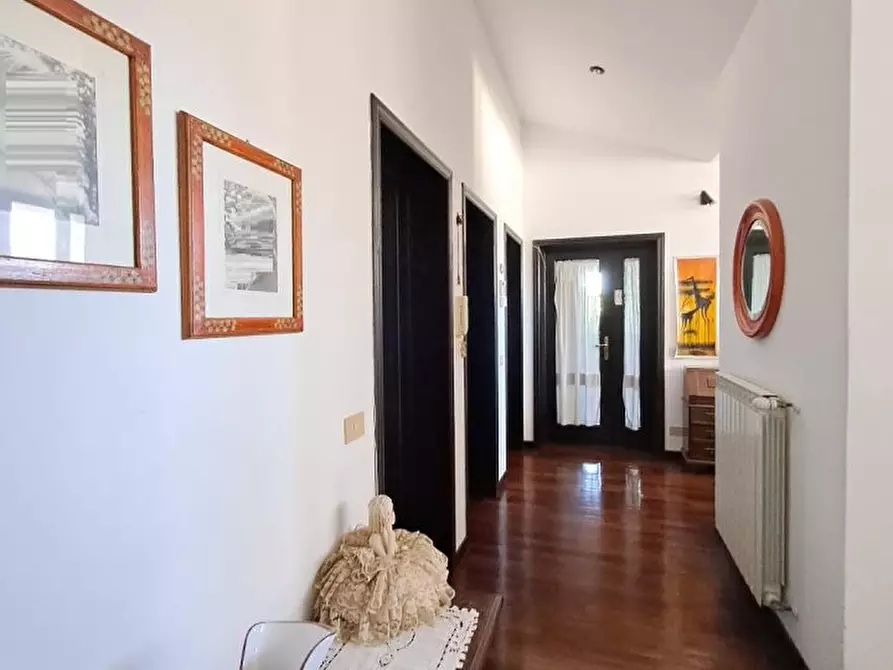 Immagine 7 di Villa in vendita  a Massarosa